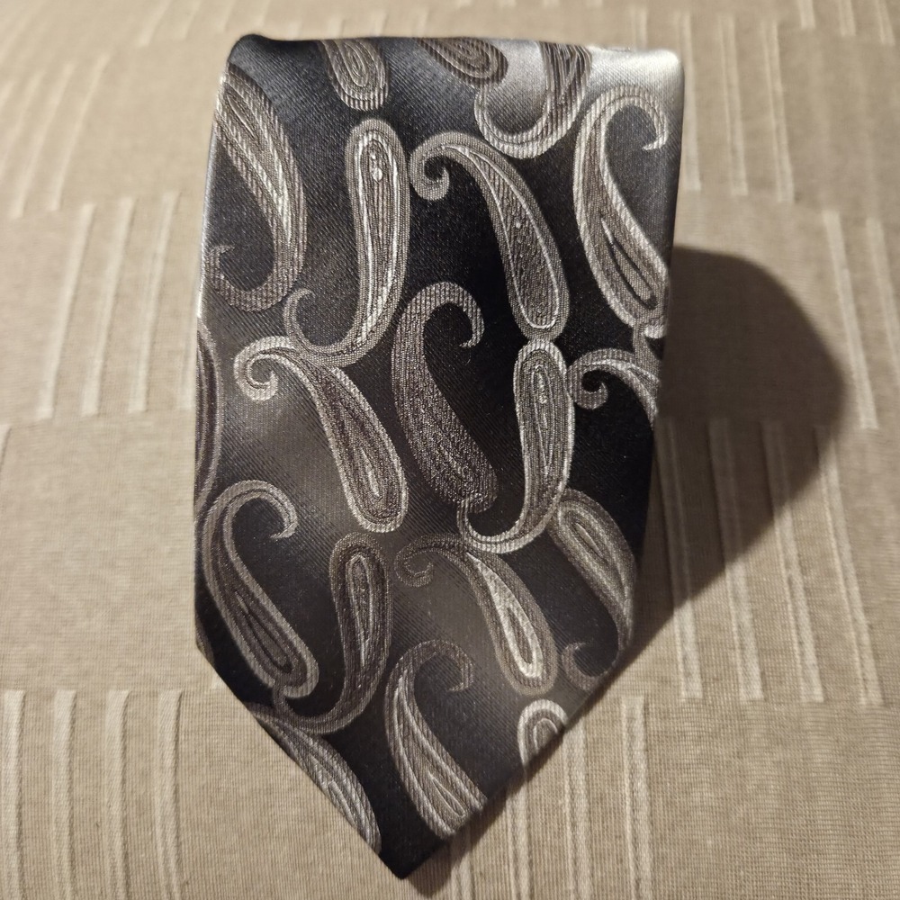 Pronto‎ Uomo 100% Silk Designer Necktie Gray/Silver Paisley EUC